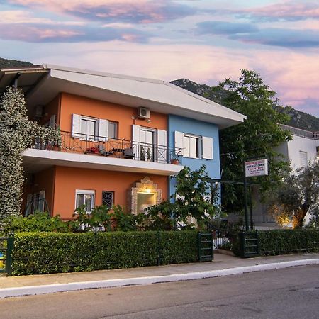 Tsertos Apartments Камена Вурла Екстериор снимка
