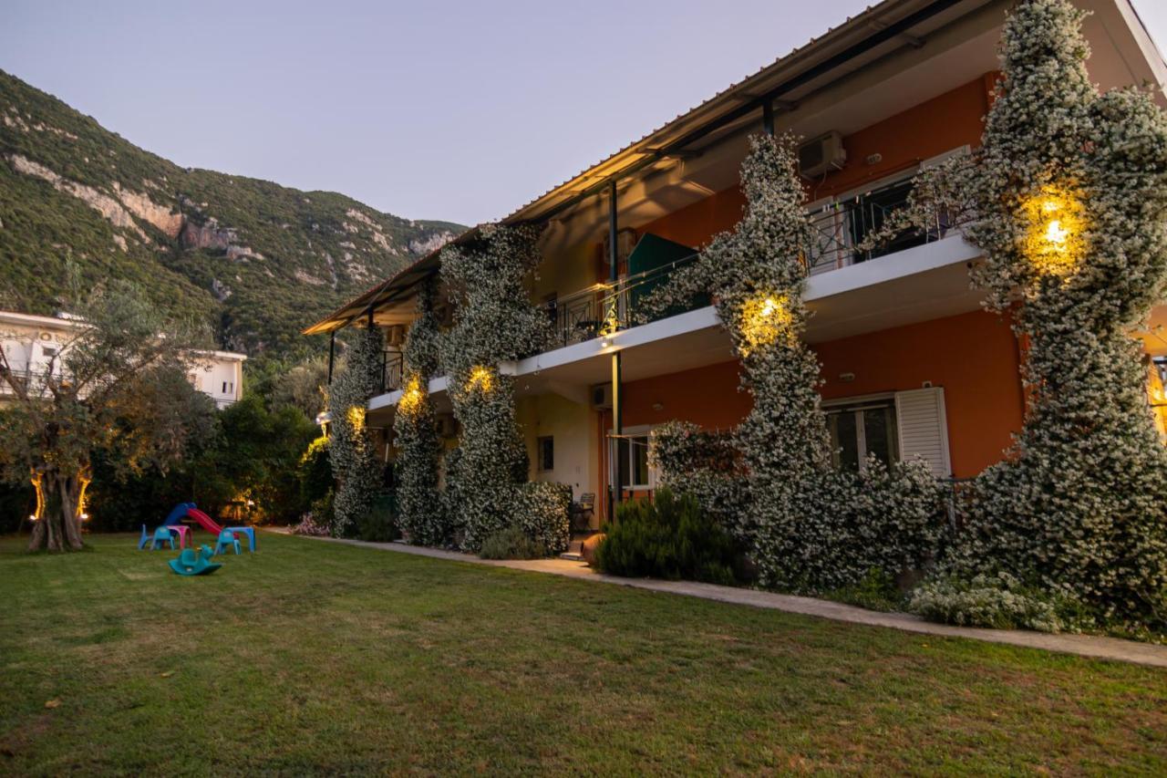 Tsertos Apartments Камена Вурла Екстериор снимка