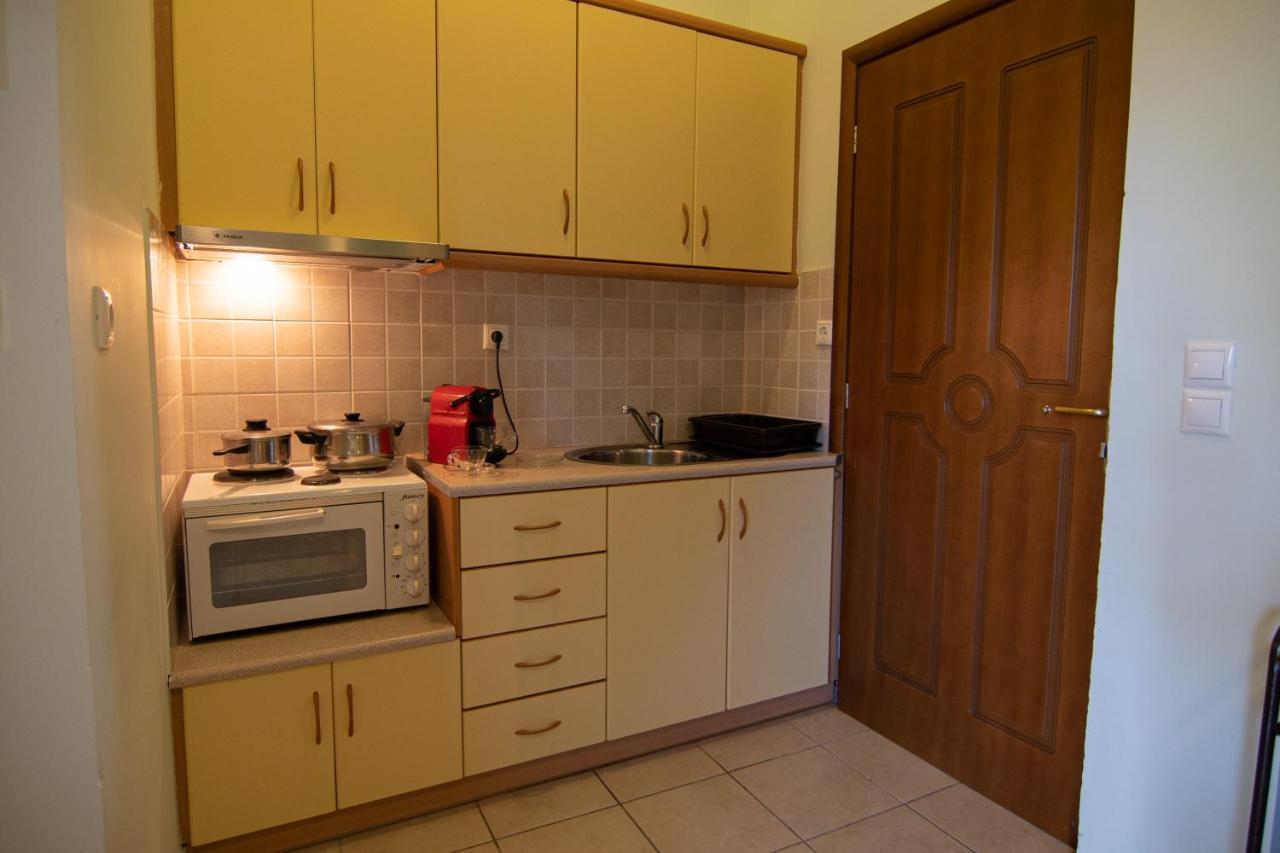 Tsertos Apartments Камена Вурла Екстериор снимка