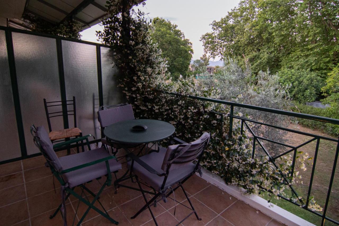 Tsertos Apartments Камена Вурла Екстериор снимка