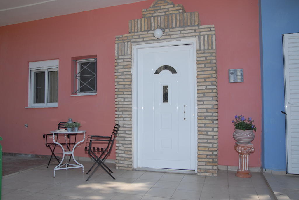 Tsertos Apartments Камена Вурла Екстериор снимка