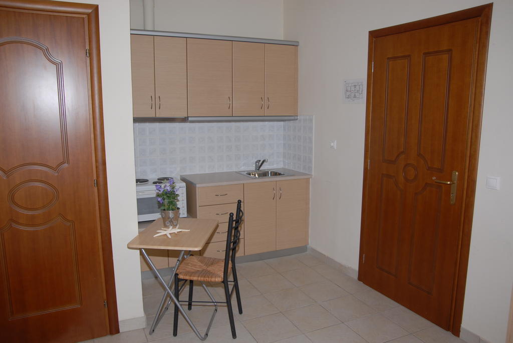 Tsertos Apartments Камена Вурла Стая снимка