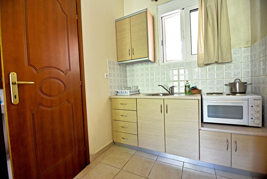 Tsertos Apartments Камена Вурла Екстериор снимка