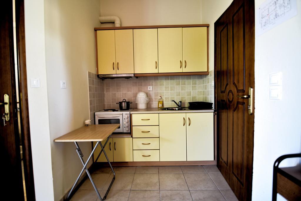 Tsertos Apartments Камена Вурла Екстериор снимка