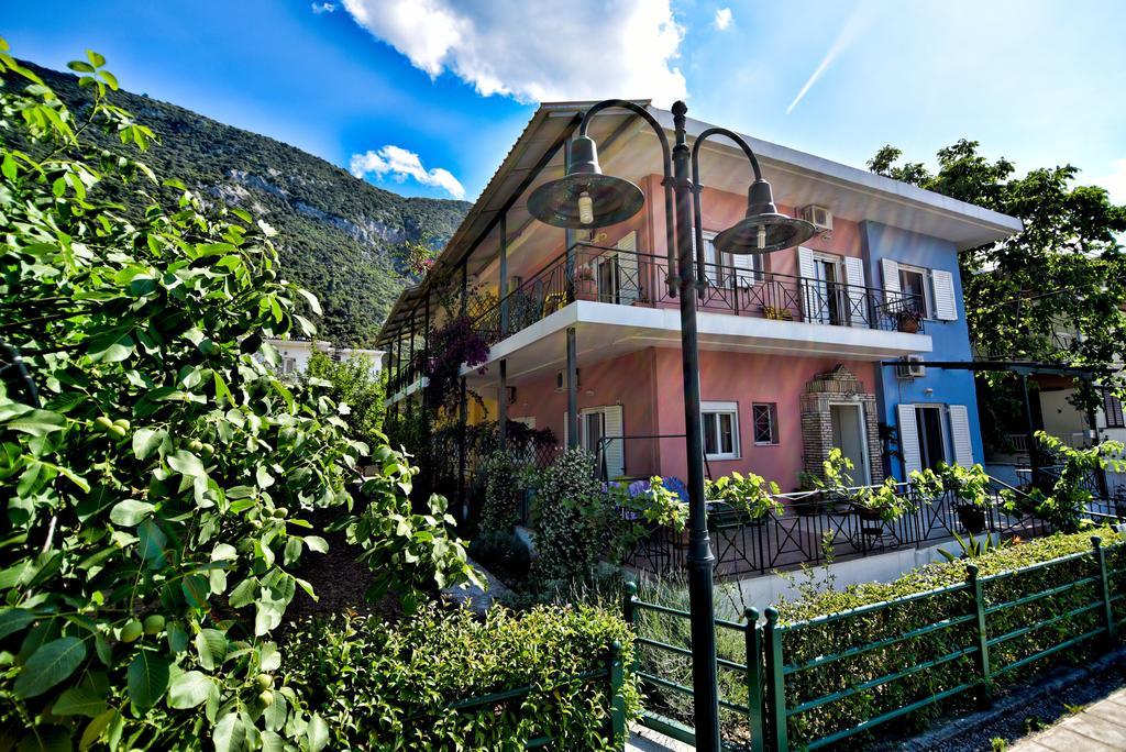 Tsertos Apartments Камена Вурла Екстериор снимка